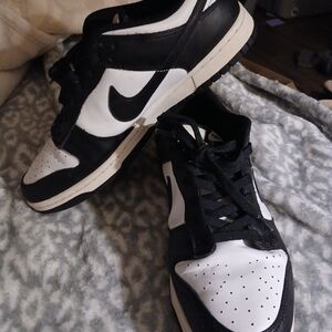 Nike Black and White Athletic Sneakers Mens Sz 11 Preowned